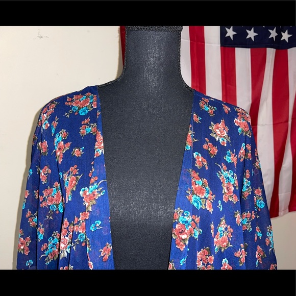 Mason + Mackenzie Floral Cardigan - Picture 2 of 7